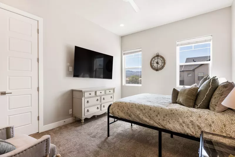 Queen Bedroom