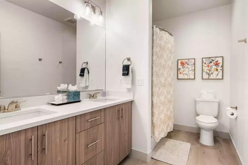 Full Bathroom