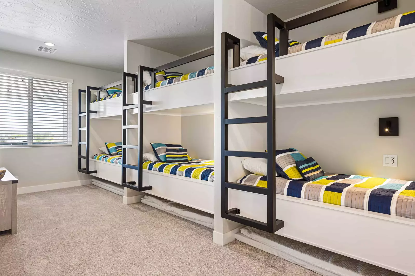 3 T/T built-in bunks (M) Bunk Room