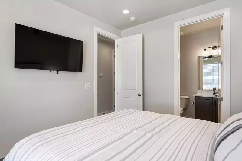 Queen Bedroom