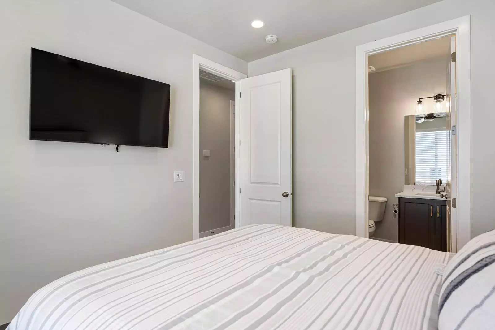 Queen Bedroom