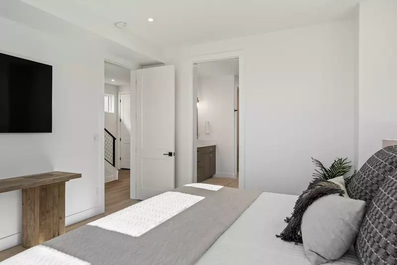 Queen Bedroom w/ Attached Bath