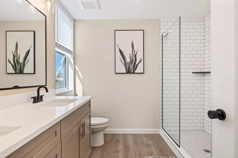 Attached King Bathroom