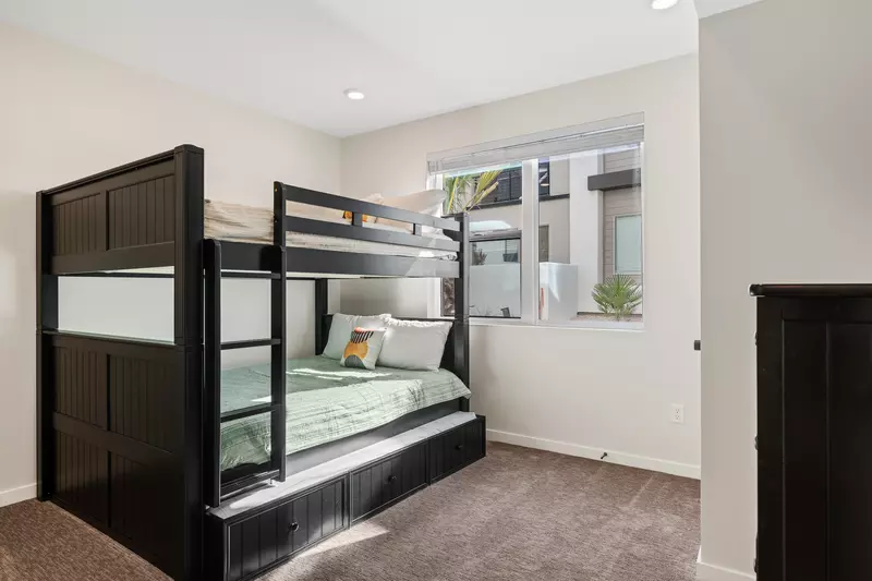 Q/Q Bunk with T XL Trundle Bunk Room