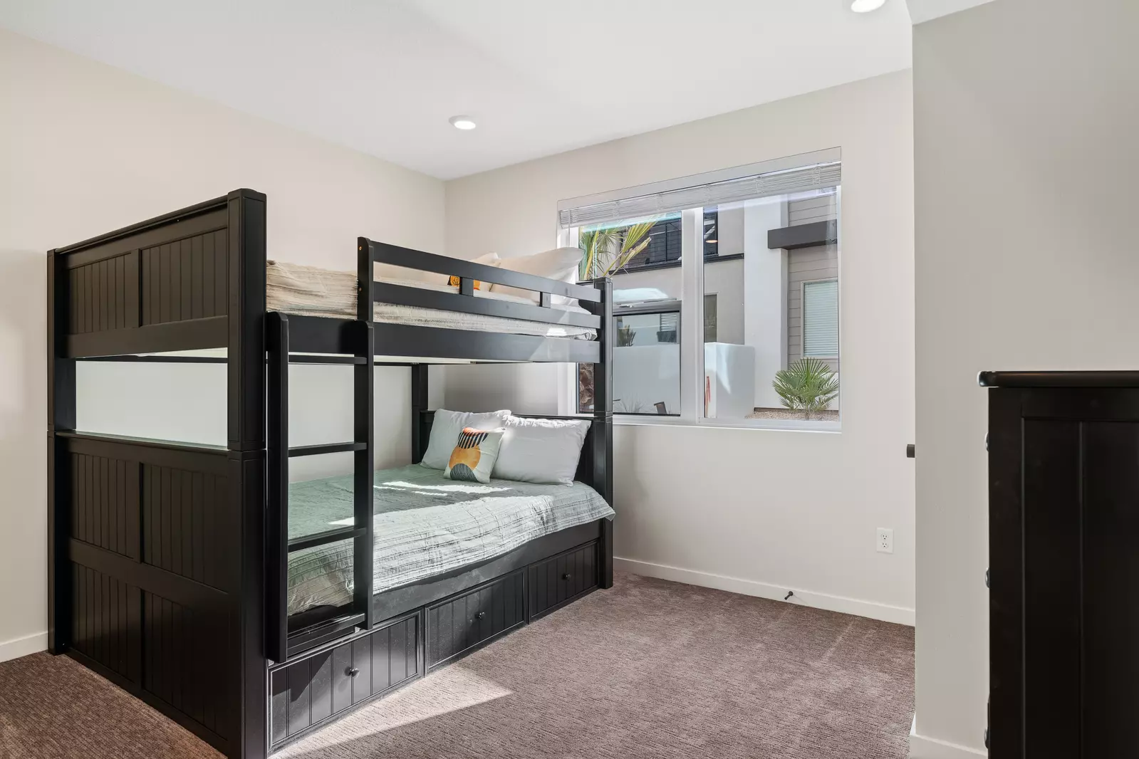 Q/Q Bunk with T XL Trundle Bunk Room