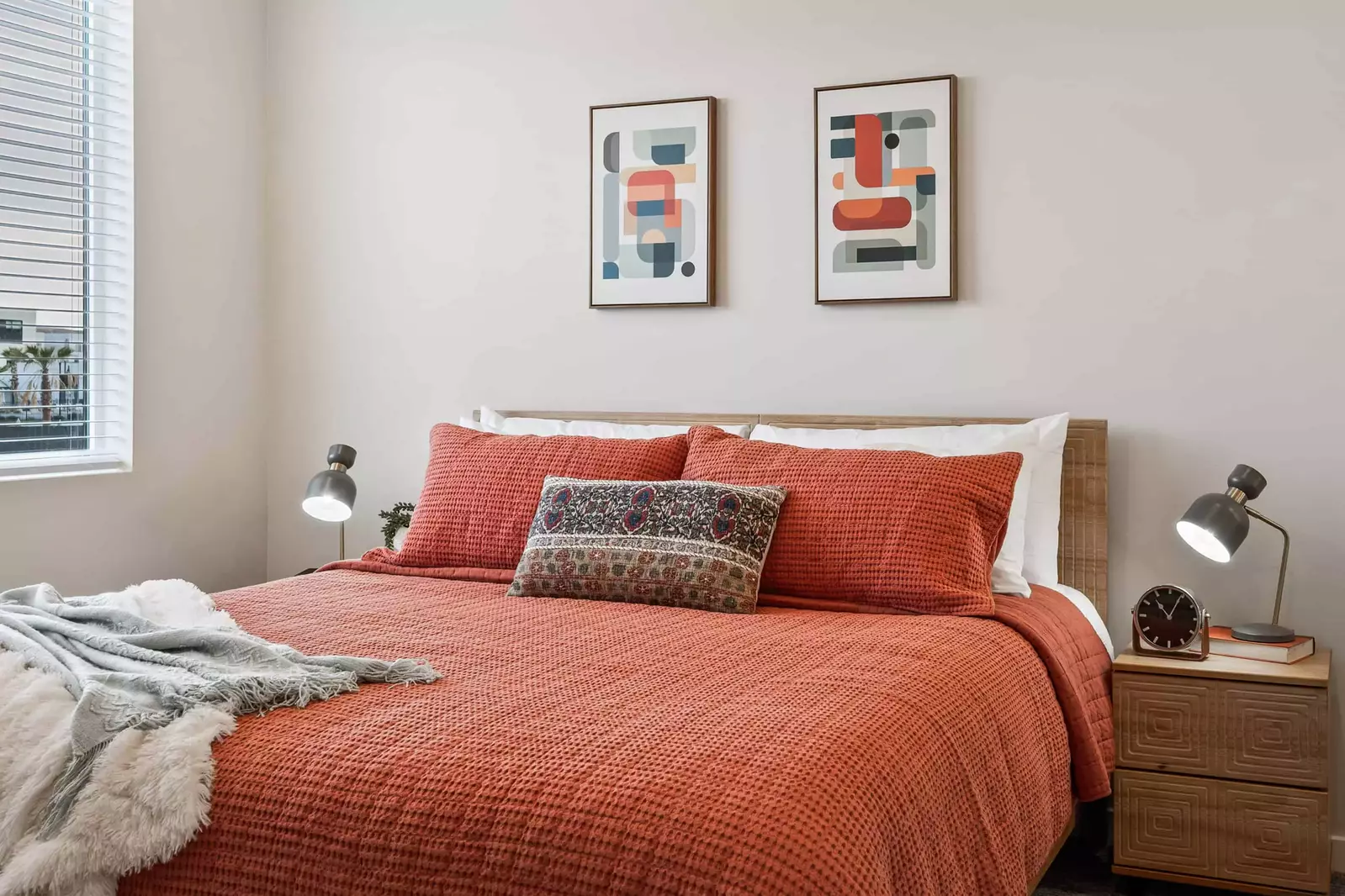 Master King Bed/Private Bathroom with shower