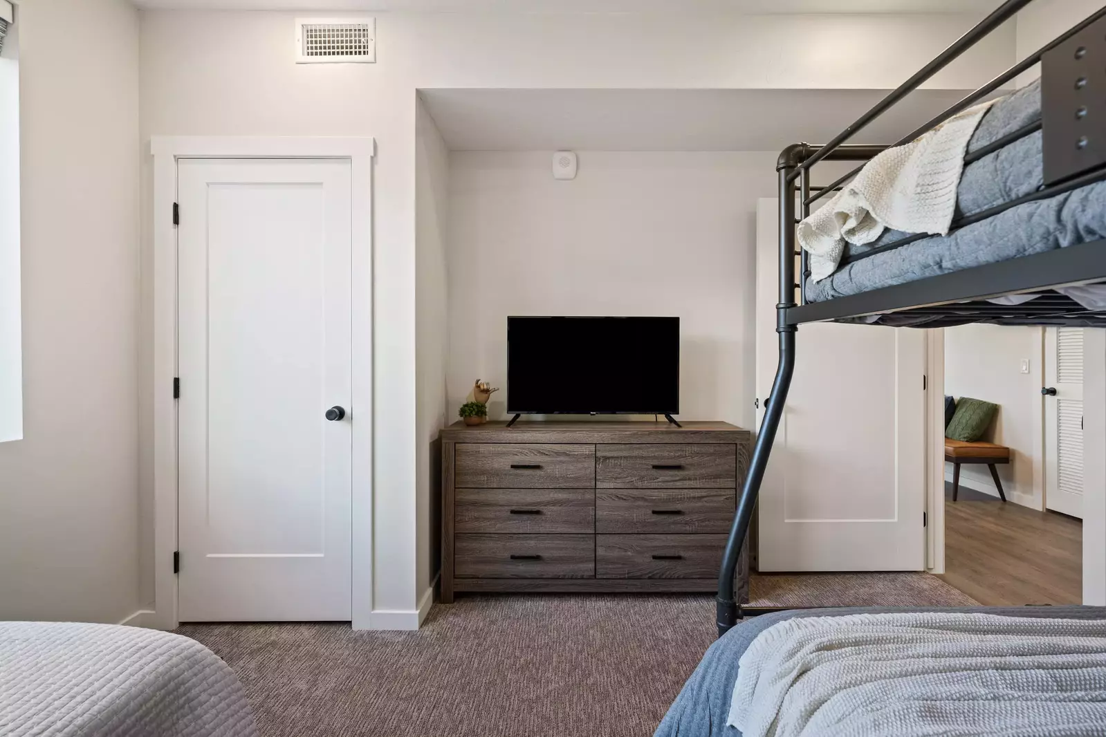 Full/Queen Bunk, 1 Twin