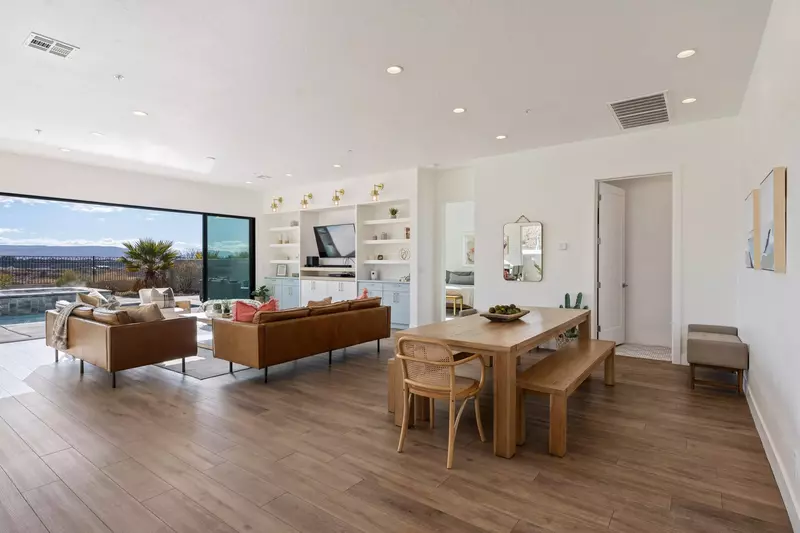 Living Room / Dining Table
