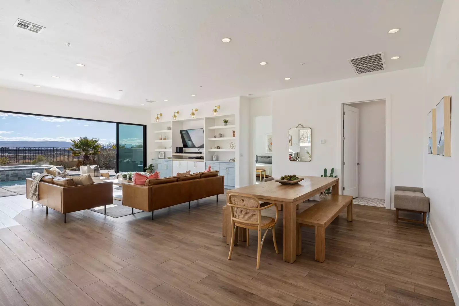Living Room / Dining Table