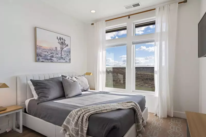 Queen Bedroom