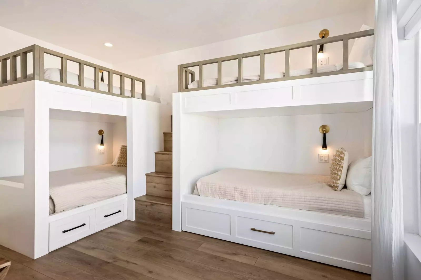 1 Twin/Twin, 1 Queen/Queen, 1Twin Trundle Bunkroom