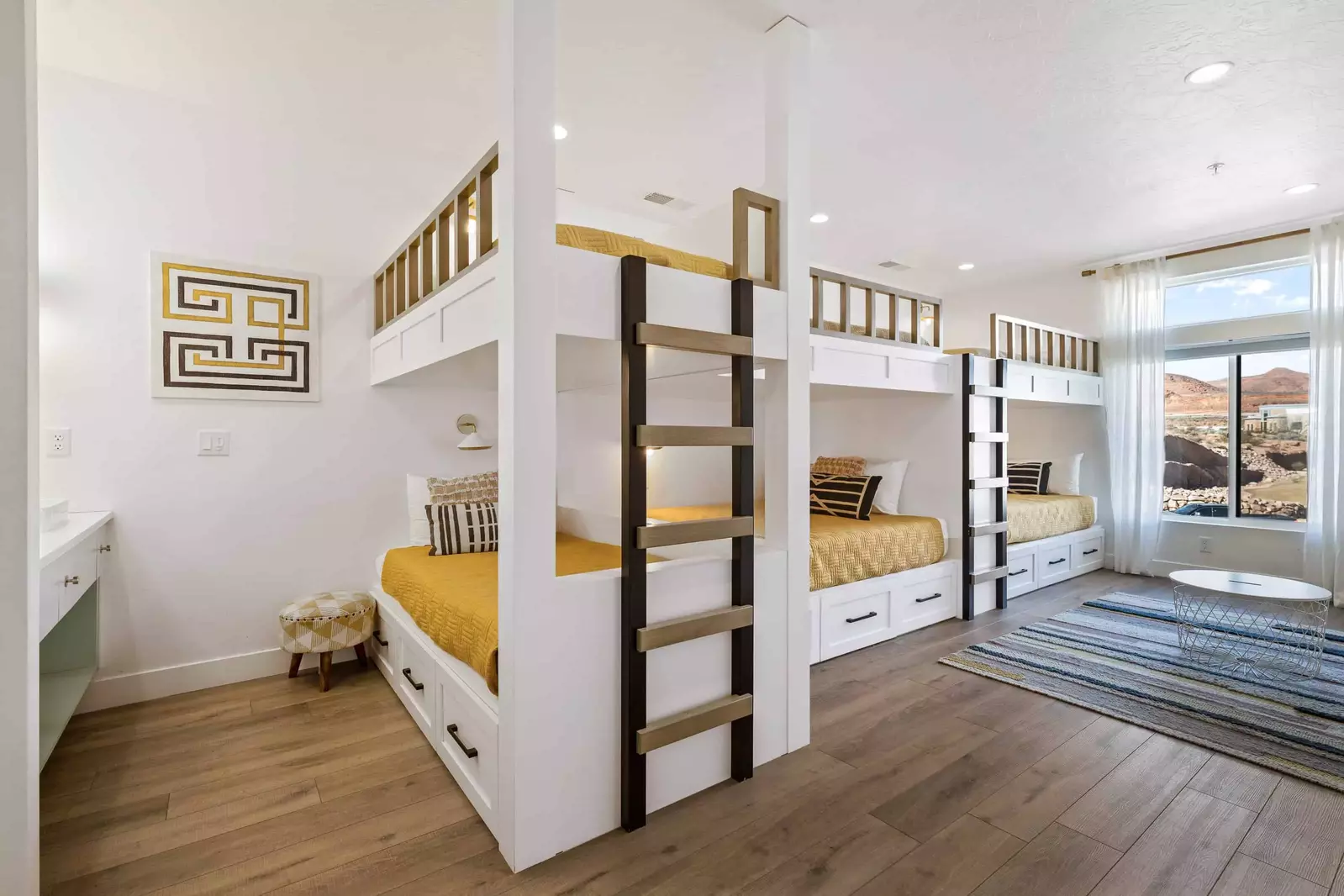 2 Queen/Queen, Twin/Twin Bunkroom