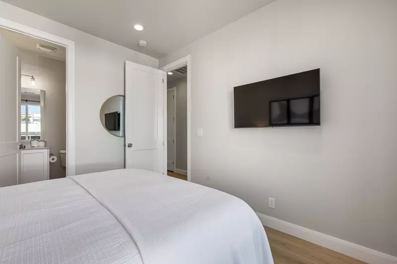 Queen Bedroom