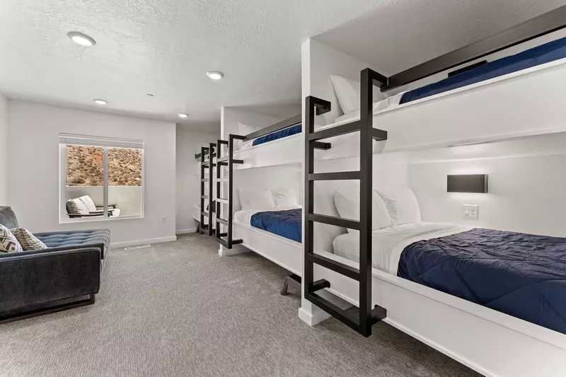 3rd Level Bunk Room (3 Double / Double Bunks)