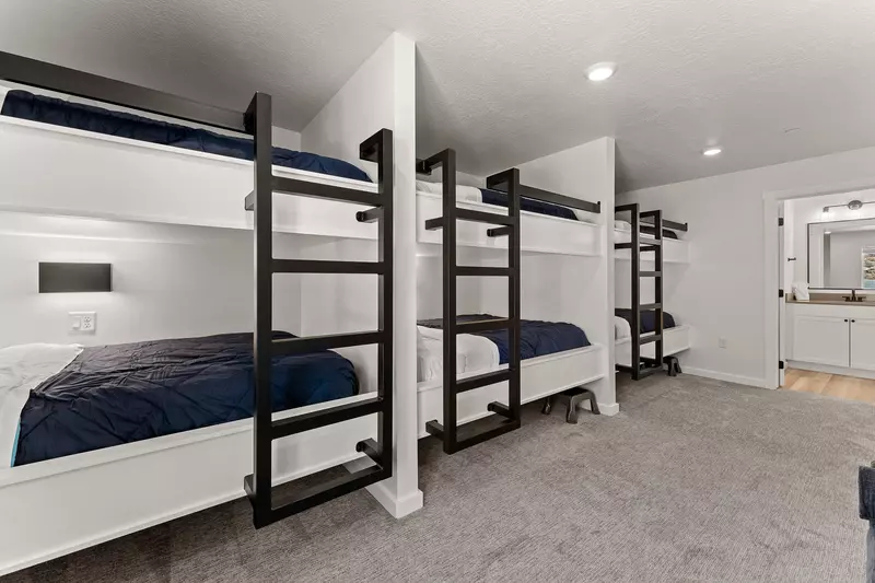 3rd Level Bunk Room (3 Double / Double Bunks)