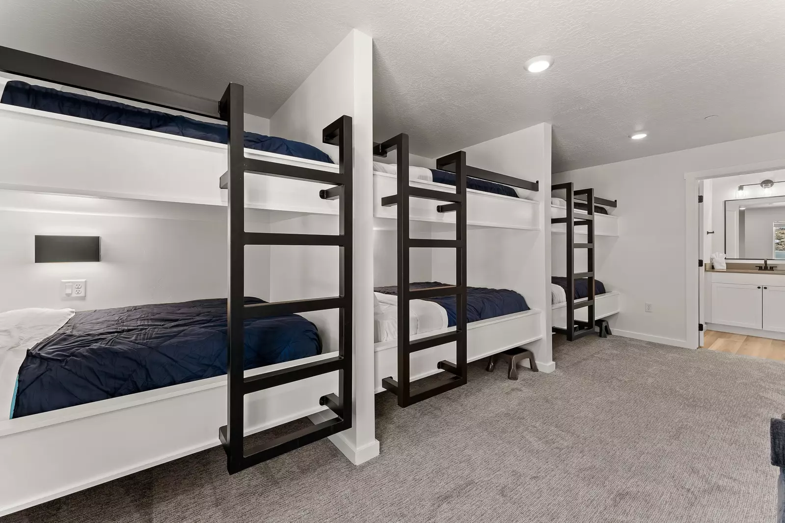 3rd Level Bunk Room (3 Double / Double Bunks)