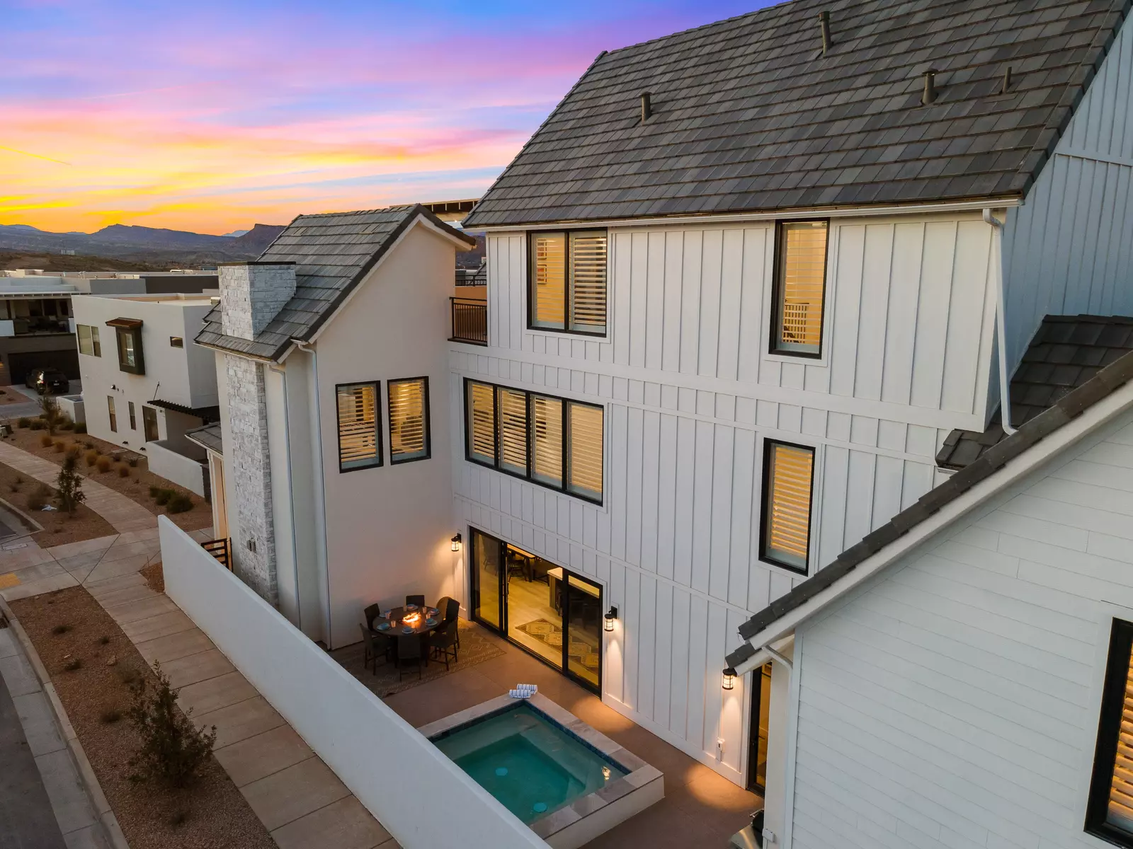 Backyard / Hot Tub