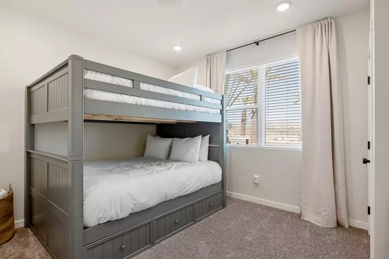 Queen over Queen bunk with Twin Trundle