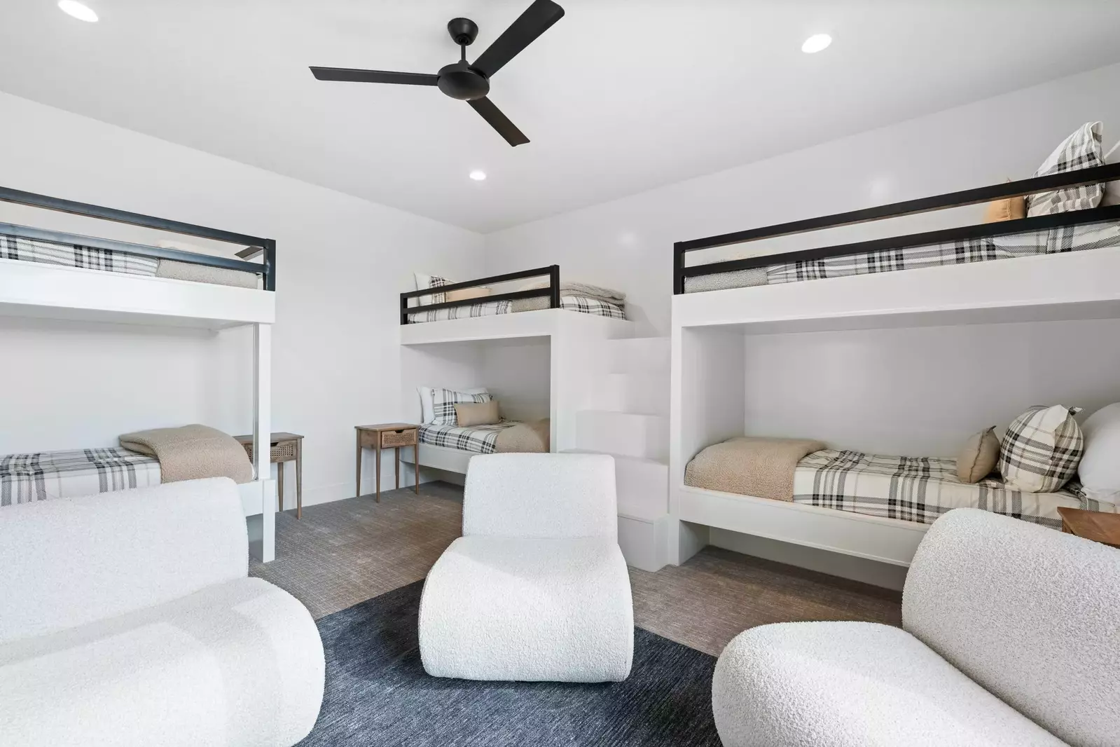 Bunk room - 1 T/Q, 4 T/T