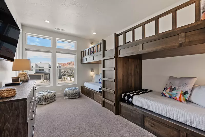 2 Twin/Twin Bunks / Attached Bath