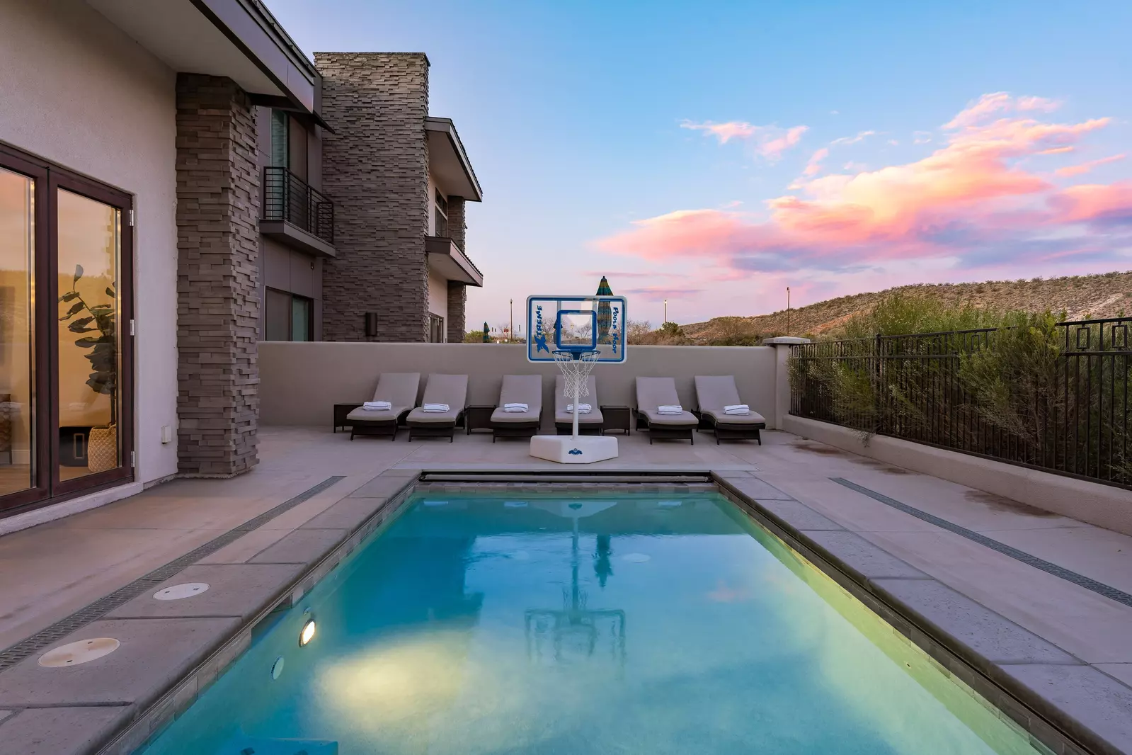 Private Pool & Basketball Hoop