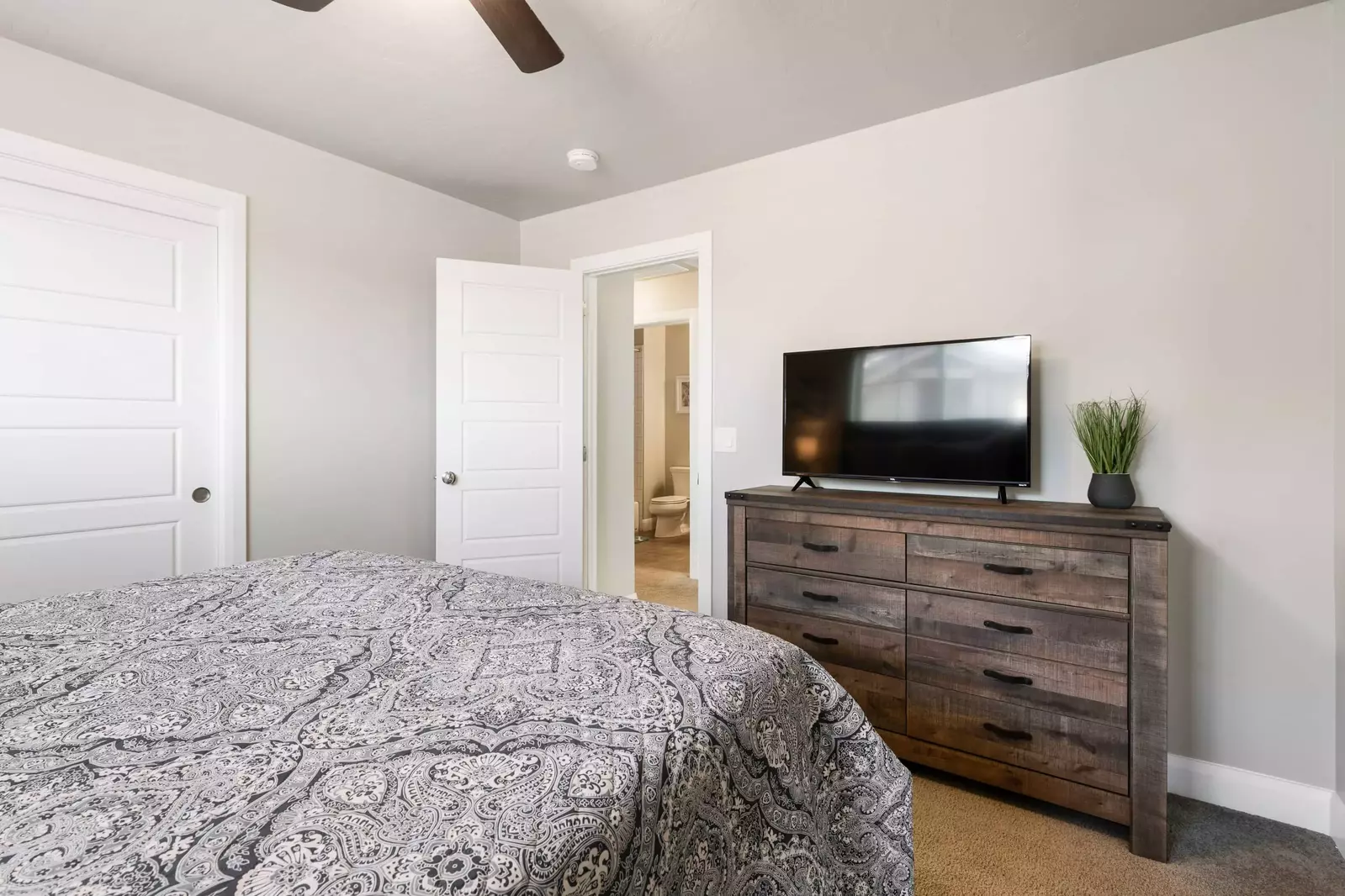 Queen Bedroom