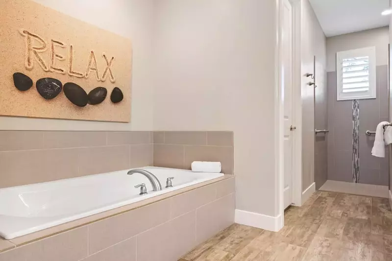 Large Bathtub #76