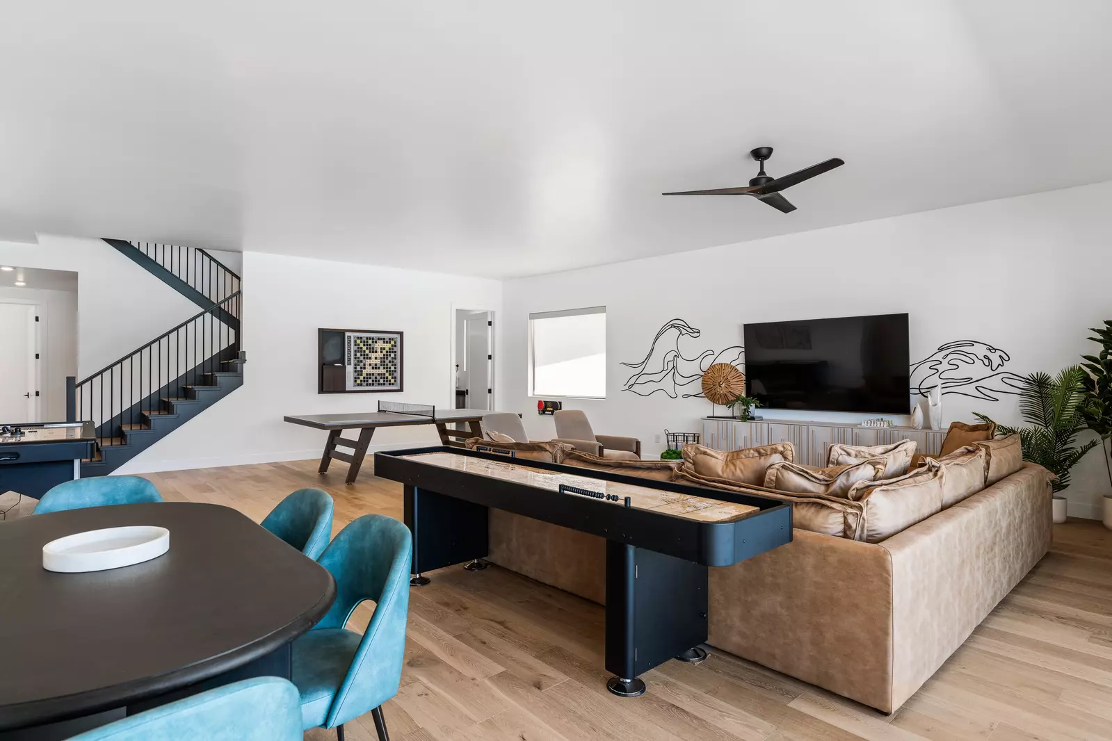 Game Room Loft, Shuffleboard, Ping Pong, Foosball