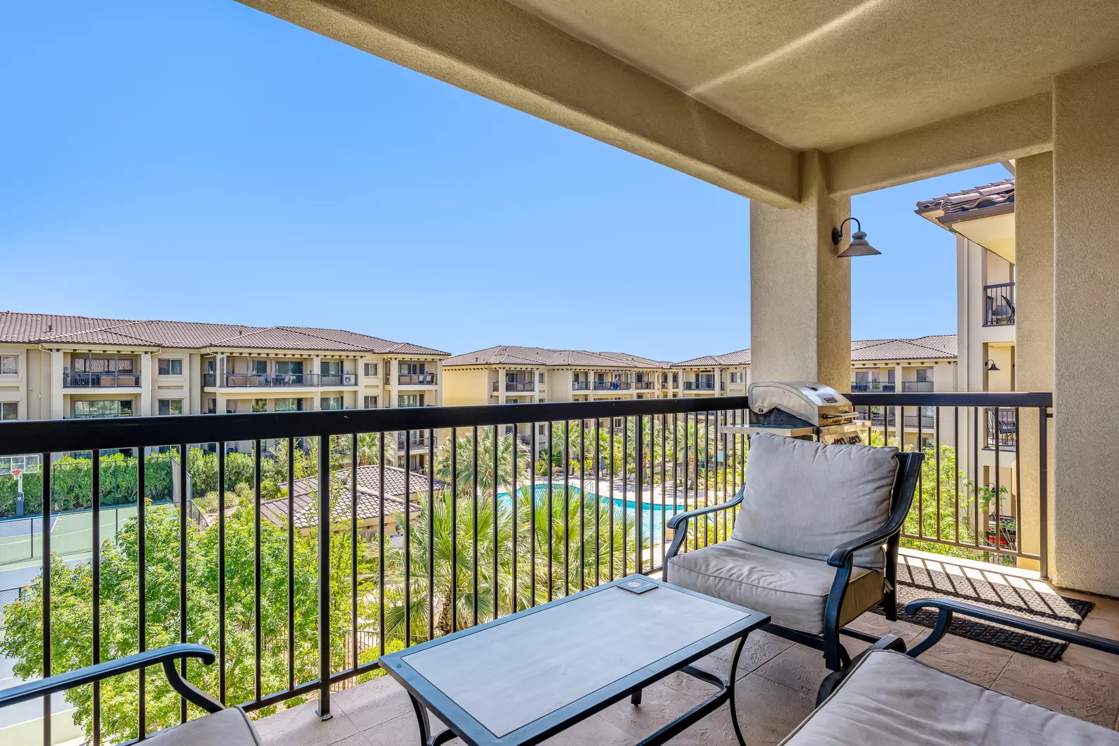 Balcony with Grill