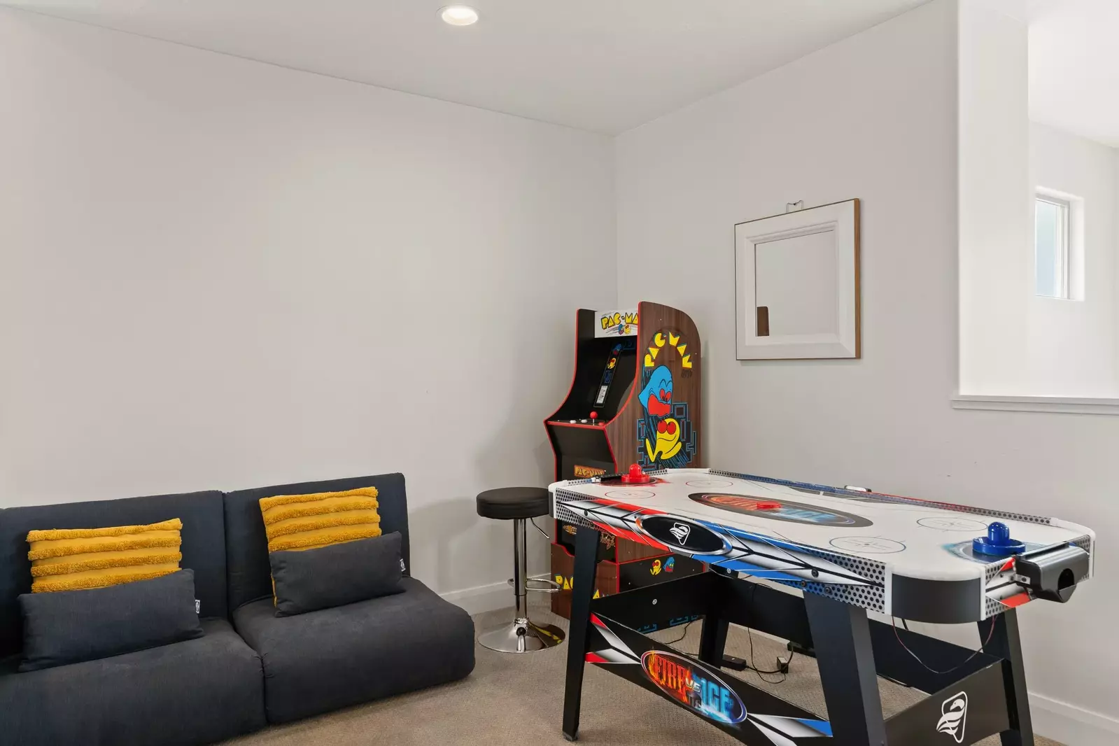 House 1 Pac-Man Arcade, Air Hockey