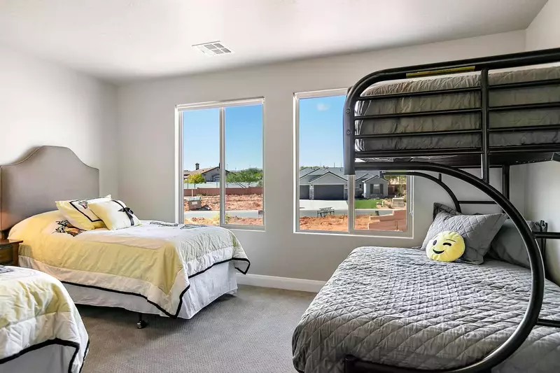 House 2 Twin/Double and 2 Twin Bunk Room