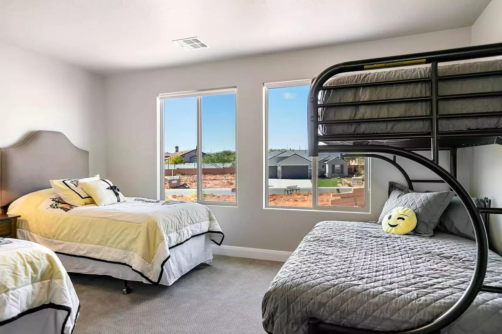 House 2 Twin/Double and 2 Twin Bunk Room