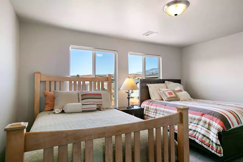 House 2 Queen Bedroom