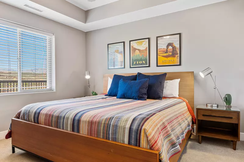 King Bed - Unit 2