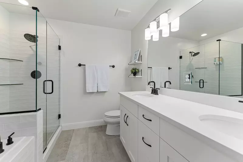 King Primary Bath