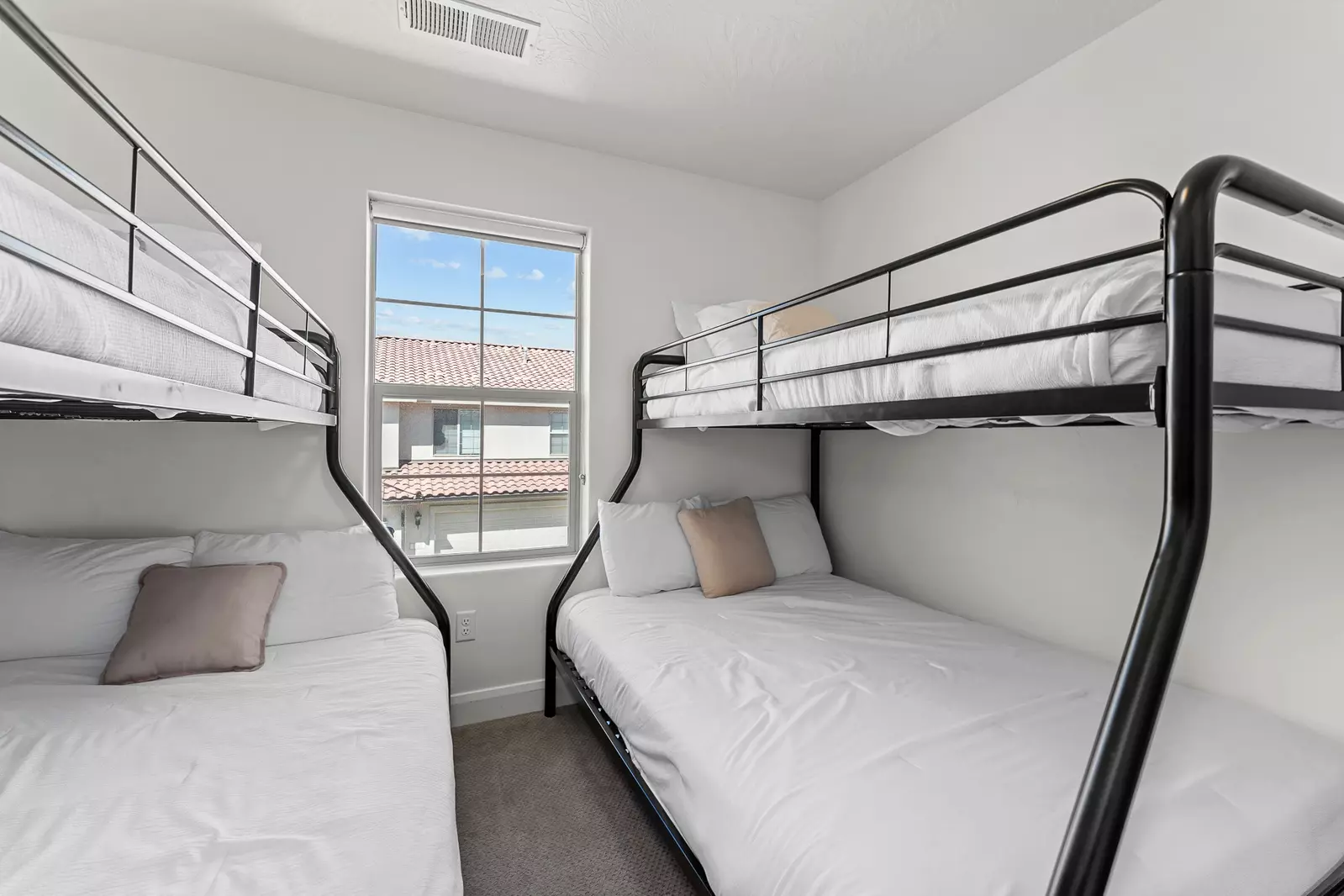 2 Twin / Full Bunk Bedroom
