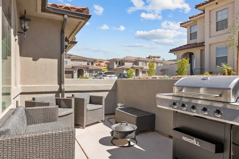 Outdoor Patio and Grill
