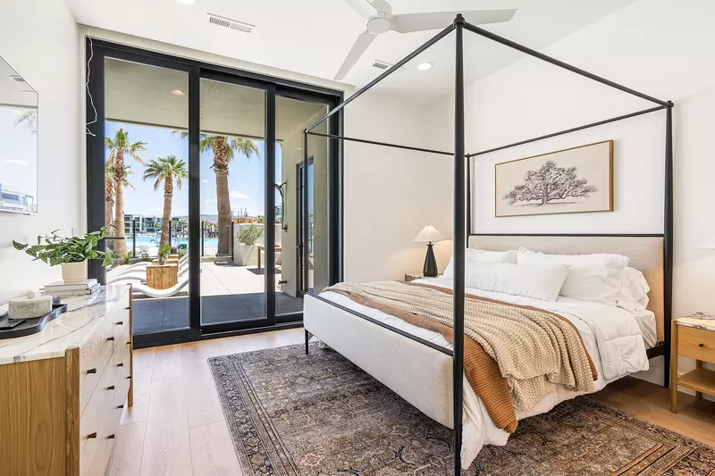 King Bedroom (Main Level)