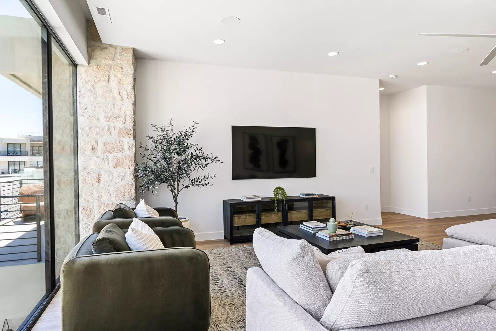 2nd Living Room