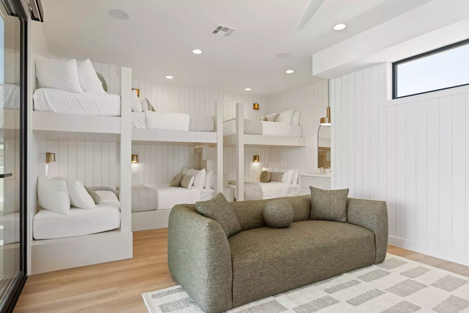 Bunk Room with T/T and 2 D/D Bunks