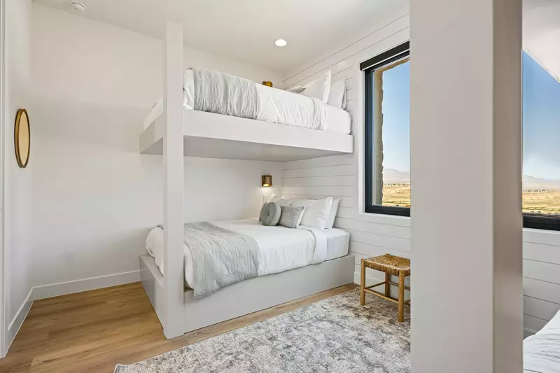 Bunk Room with T/T and 2 D/D Bunks