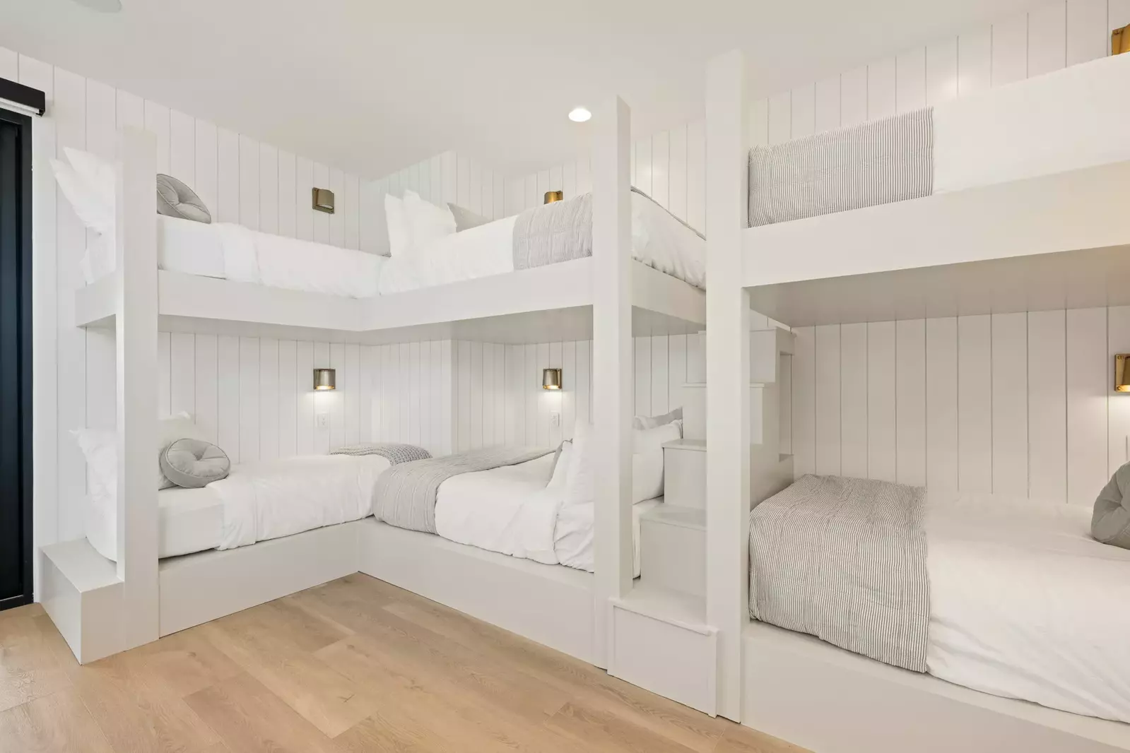 Bunk Room with T/T and 2 D/D Bunks