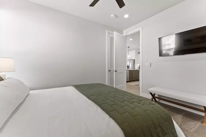 Level 1 Queen Bedroom