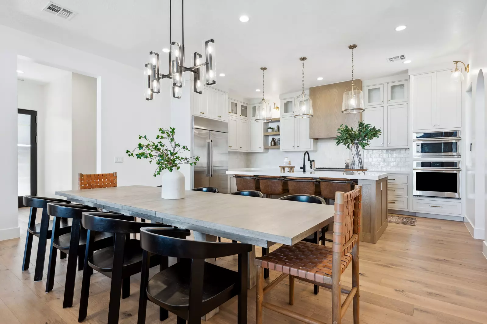 Dining Room and Fully Equipped Kitchen