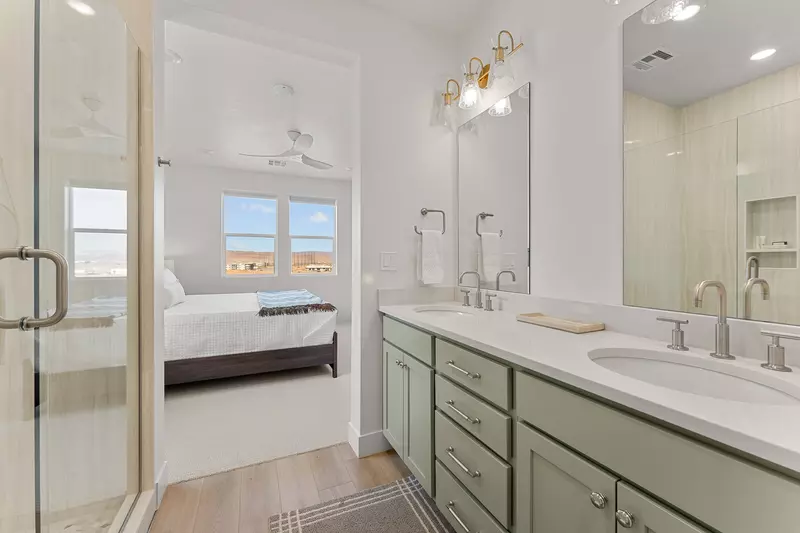 King Bedroom Bathroom