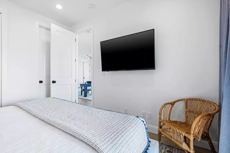 Queen Bedroom