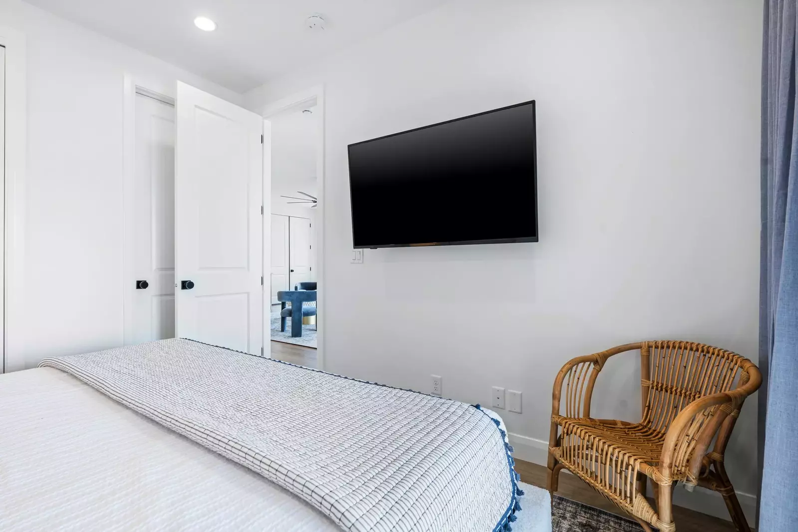 Queen Bedroom