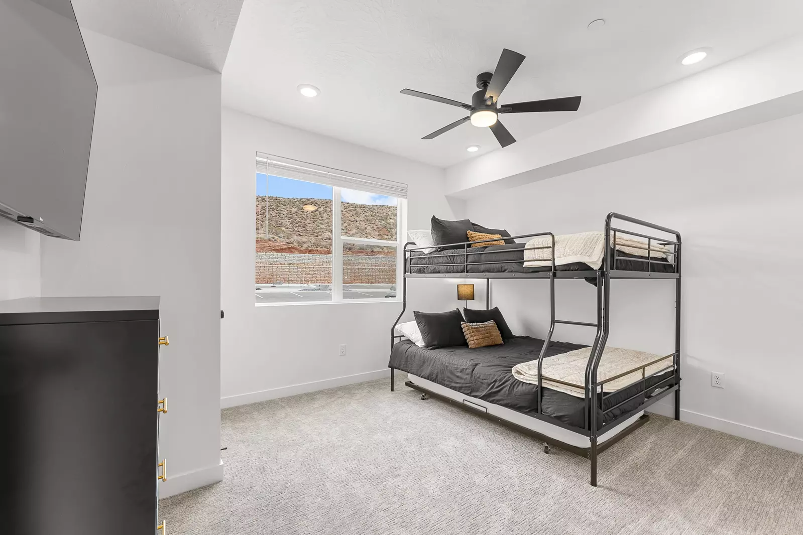 Twin/Queen Bunk with Twin Trundle