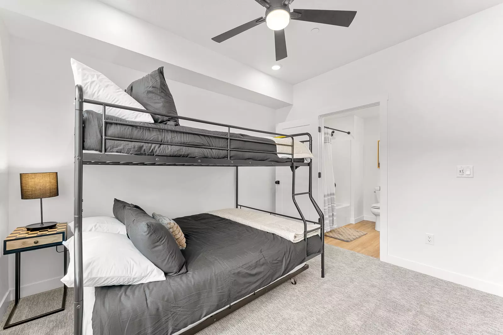 Twin/Queen Bunk with Twin Trundle