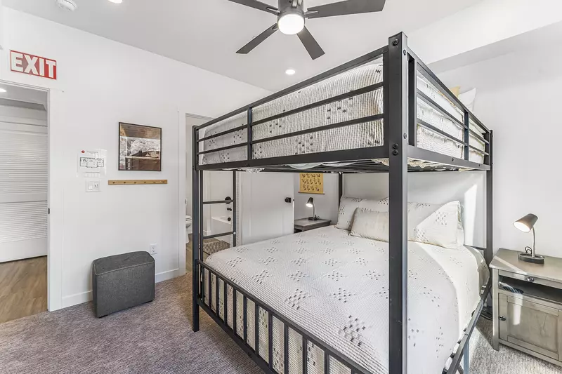 Queen / Queen Bunk